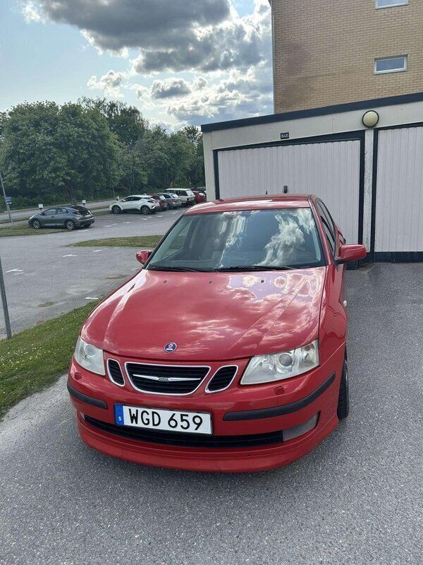 Röd Begagnad 2005 Saab 9-3 Aero Sedan | 35 000 kr (Marknadspris) - Bild 1/4