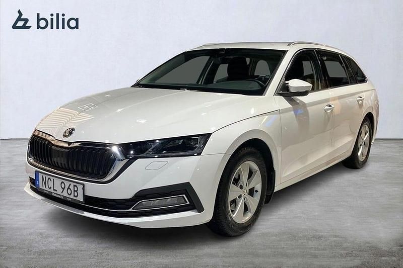 Vit Begagnad 2023 Skoda Octavia Style Kombi | 269 000 kr (Marknadspris) - Bild 1/4