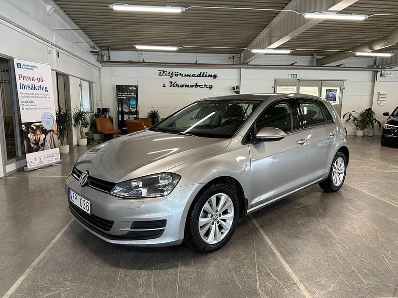 Silver Begagnad 2013 VW Golf VII Halvkombi | 109 900 kr (Lite dyr) - Bild 1/4