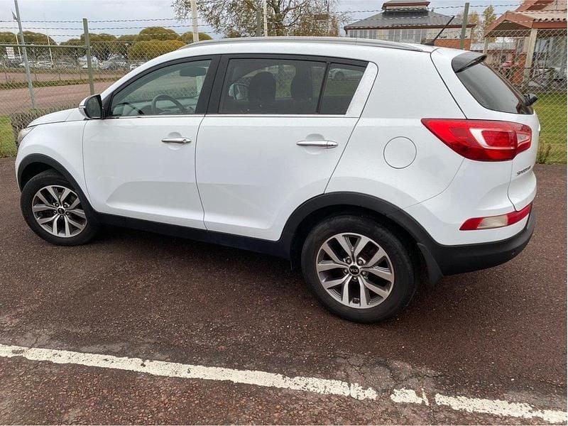 Vit Begagnad 2012 Kia Sportage Comfort SUV | 82 500 kr (Bra pris) - Bild 1/4
