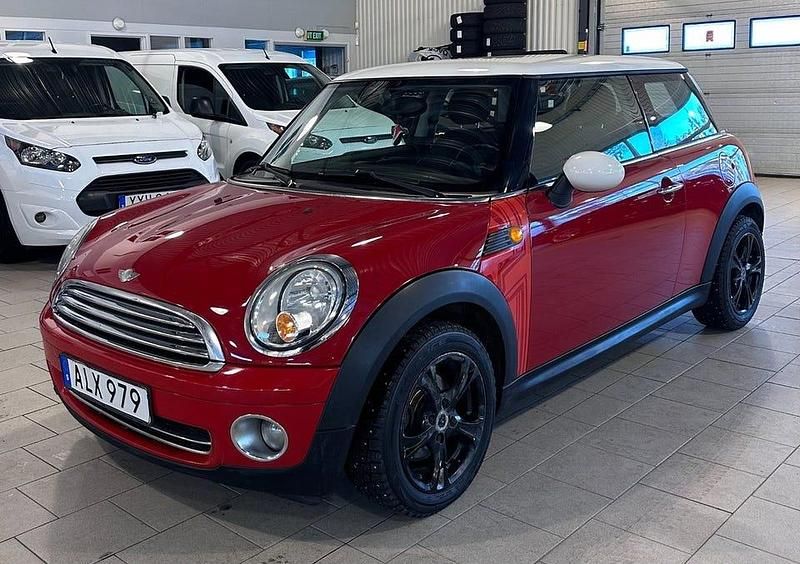 Röd Begagnad 2007 Mini Cooper Pepper Halvkombi | 54 900 kr (Marknadspris) - Bild 1/4