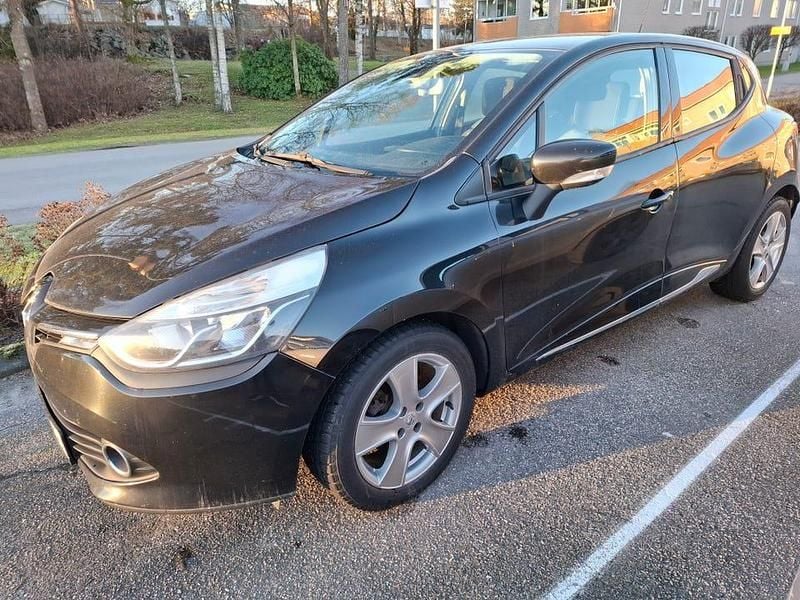 Begagnad Renault Clio IV 90 HK (66 kW) 2015 Halvkombi