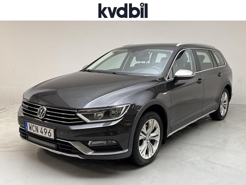 Mörkgrå Begagnad 2018 VW Passat Alltrack Kombi | 159 800 kr (Superpris) - Bild 1/3