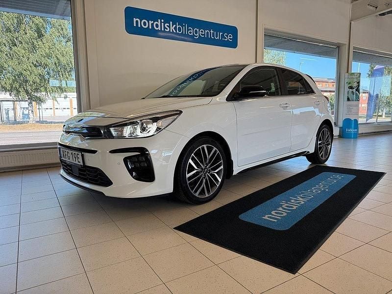 Vit Begagnad 2020 Kia Rio GT-Line Halvkombi | 189 900 kr (Marknadspris) - Bild 1/4