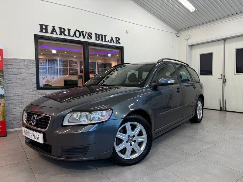 Grå Begagnad 2011 Volvo V50 Kinetic Kombi | 94 000 kr (Lite dyr) - Bild 1/4