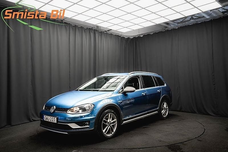 Blå Begagnad 2015 VW Golf Alltrack Kombi | 179 700 kr (Marknadspris) - Bild 1/3