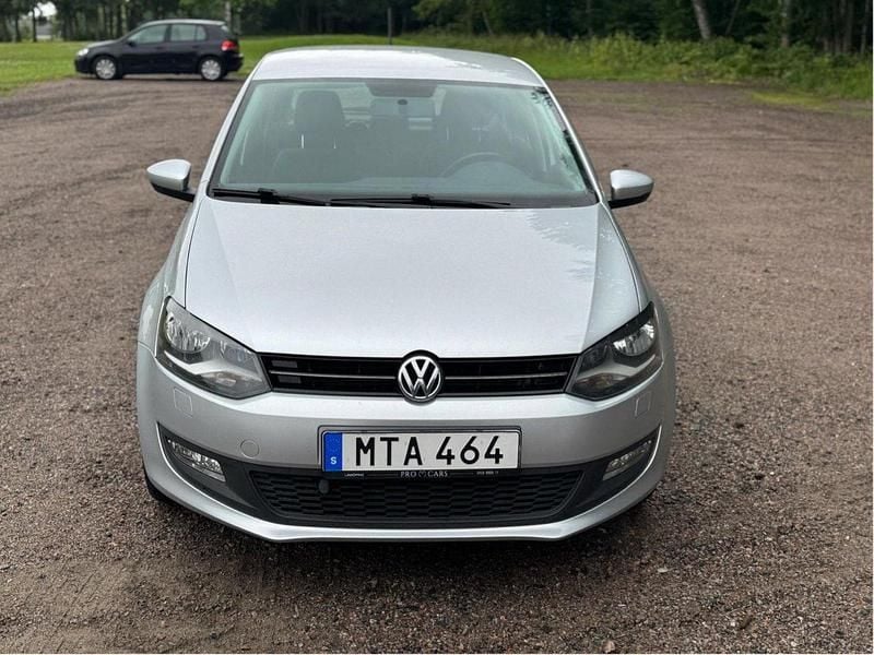 Silver Begagnad 2012 VW Polo Halvkombi | 39 000 kr (Bra pris) - Bild 1/4