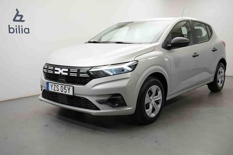 Grå Begagnad 2022 Dacia Sandero Essentiel Halvkombi | 129 900 kr (Marknadspris) - Bild 1/1