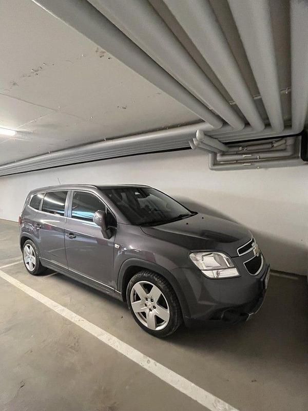 Grå Begagnad 2013 Chevrolet Orlando Minibuss | 62 900 kr - Bild 1/1