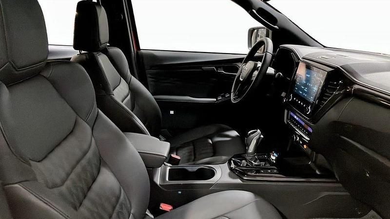 Orange Begagnad 2024 Isuzu D-Max Pickup | 684 375 kr (Marknadspris) - Bild 1/3