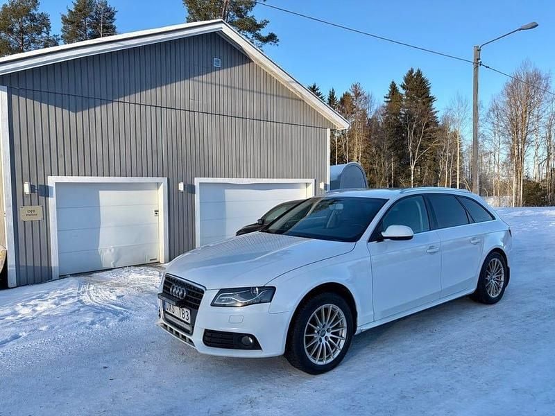 Vit Begagnad 2011 Audi A4 Kombi | 49 000 kr (Marknadspris) - Bild 1/4
