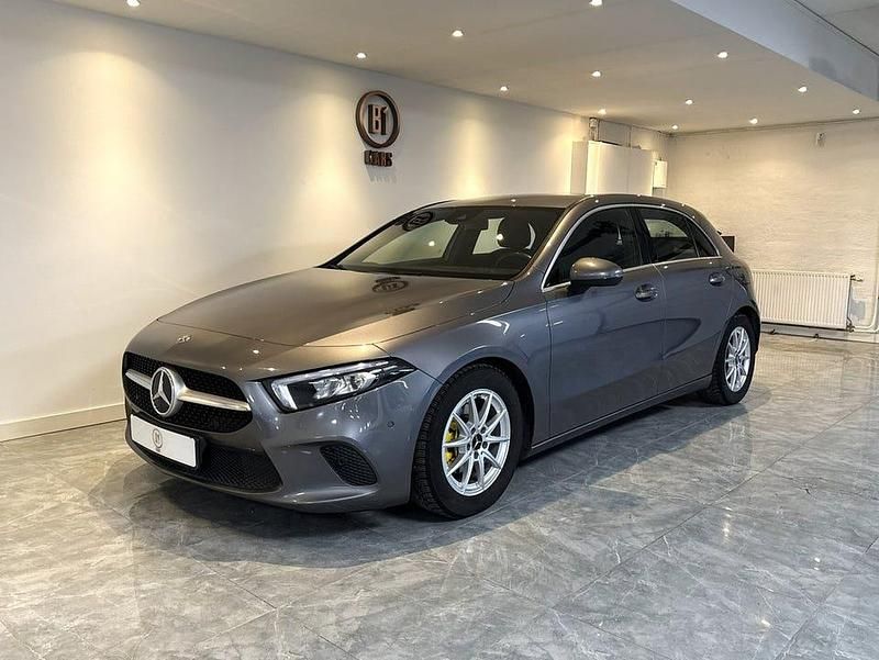 Begagnad Mercedes A180 136 HK (100 kW) 2019 Grå Halvkombi