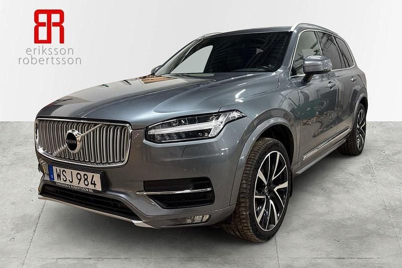 Grå Begagnad 2018 Volvo XC90 Inscription SUV | 399 900 kr (Marknadspris) - Bild 1/4