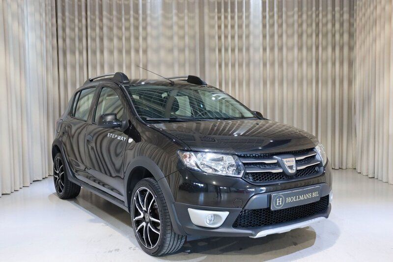 Svart Begagnad 2015 Dacia Sandero Stepway Halvkombi | 89 900 kr (Lite dyr) - Bild 1/4