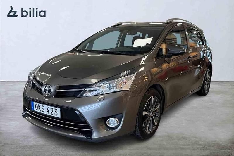 Grå Begagnad 2017 Toyota Verso Minibuss | 214 900 kr (Marknadspris) - Bild 1/1