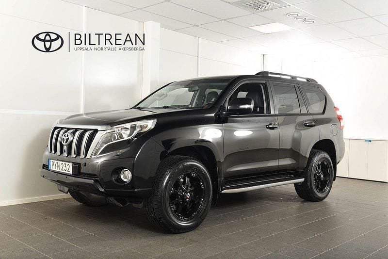 Svart Begagnad 2015 Toyota Land Cruiser Executive SUV | 399 900 kr (Marknadspris) - Bild 1/4