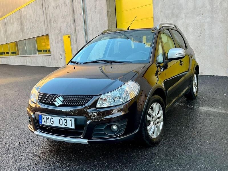 Brun Begagnad 2013 Suzuki SX4 S-Cross SUV | 109 500 kr (Superpris) - Bild 1/4