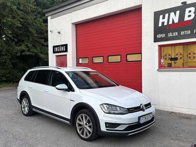 Vit Begagnad 2015 VW Golf Alltrack Kombi | 159 900 kr (Marknadspris) - Bild 1/4