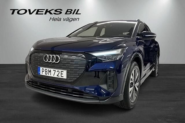 Blå (navarrablå metallic) Begagnad 2024 Audi Q4 e-tron Proline SUV | 676 500 kr - Bild 1/4