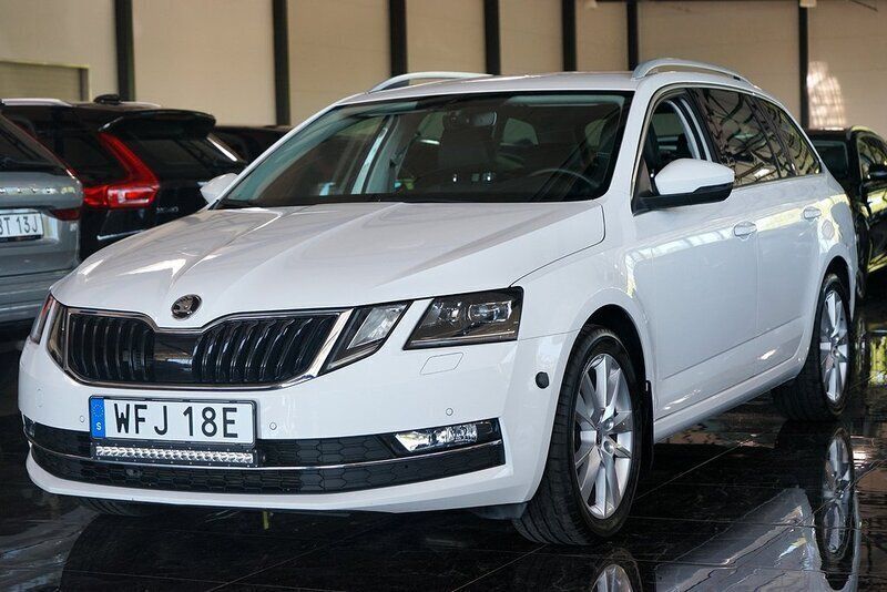 Vit Begagnad 2019 Skoda Octavia G-TEC Style Kombi | 174 500 kr (Dyr) - Bild 1/4