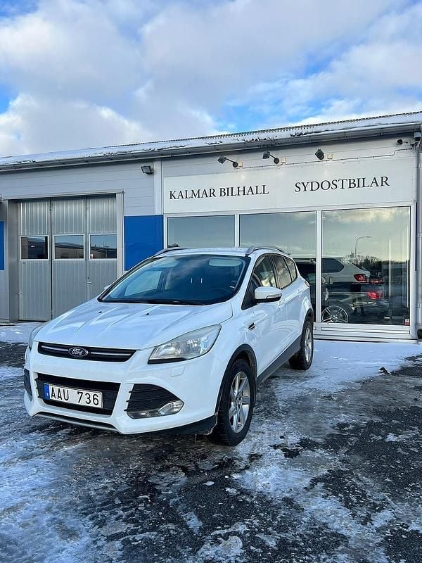 Vit Begagnad 2013 Ford Kuga Trend SUV | 79 900 kr (Marknadspris) - Bild 1/3