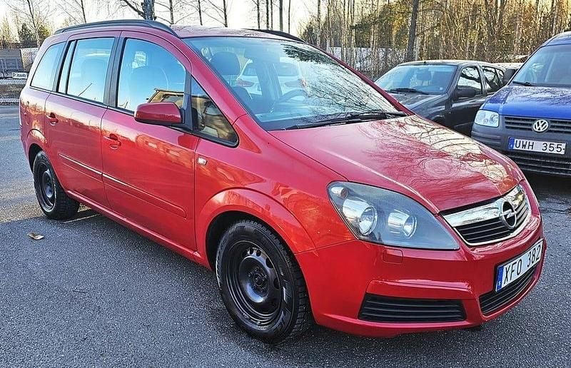 Begagnad Opel Zafira 141 HK (103 kW) 2006 Röd Minibuss