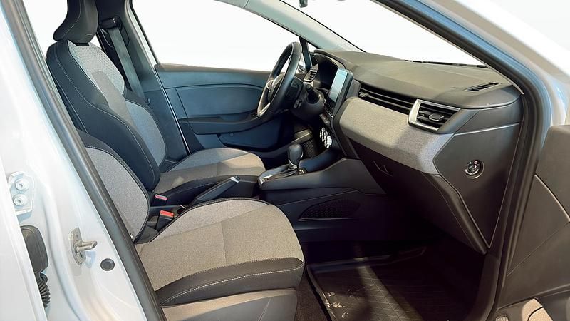 Begagnad Renault Clio V Evolution 145 HK (106 kW) 2024 Vit Halvkombi