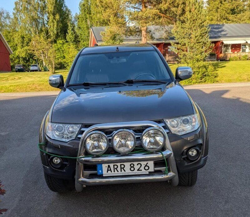 Brun Begagnad 2014 Mitsubishi L200 Pickup | 149 900 kr (Marknadspris) - Bild 1/4