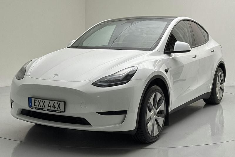 Vit Begagnad 2023 Tesla Model Y SUV | 319 000 kr - Bild 1/4