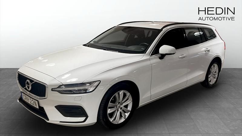 Begagnad Volvo V60 Momentum 197 HK (144 kW) 2022 Vit Kombi