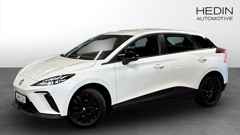 Vit (white) Begagnad 2023 MG MG4 EV Halvkombi | 254 900 kr (Marknadspris) - Bild 1/4