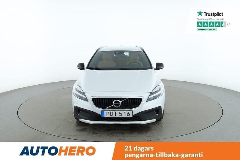Vit Begagnad 2017 Volvo V40 CC Momentum Kombi | 187 000 kr (Marknadspris) - Bild 1/4