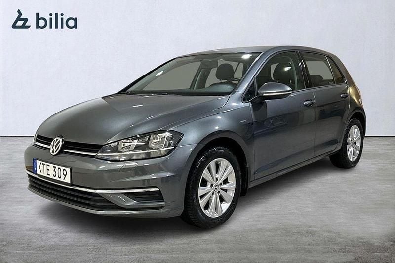Mörkgrå Begagnad 2018 VW Golf VII Halvkombi | 167 500 kr (Marknadspris) - Bild 1/4