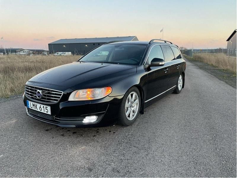 Svart Begagnad 2009 Volvo V70 Kombi | 55 500 kr (Marknadspris) - Bild 1/3