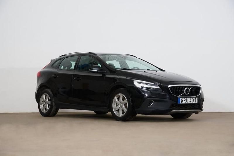 Begagnad Volvo V40 CC Momentum 150 HK (110 kW) 2018 Svart Kombi