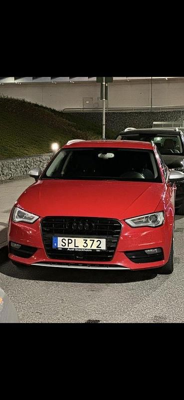Röd Begagnad 2013 Audi A3 Sportback Ambition Halvkombi | 94 400 kr (Dyr) - Bild 1/4