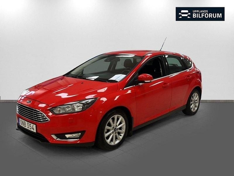 Röd Begagnad 2015 Ford Focus Titanium Halvkombi | 69 000 kr (Bra pris) - Bild 1/4