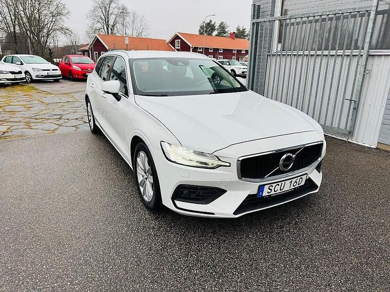Vit Begagnad 2020 Volvo V60 Kombi | 269 900 kr (Marknadspris) - Bild 1/4