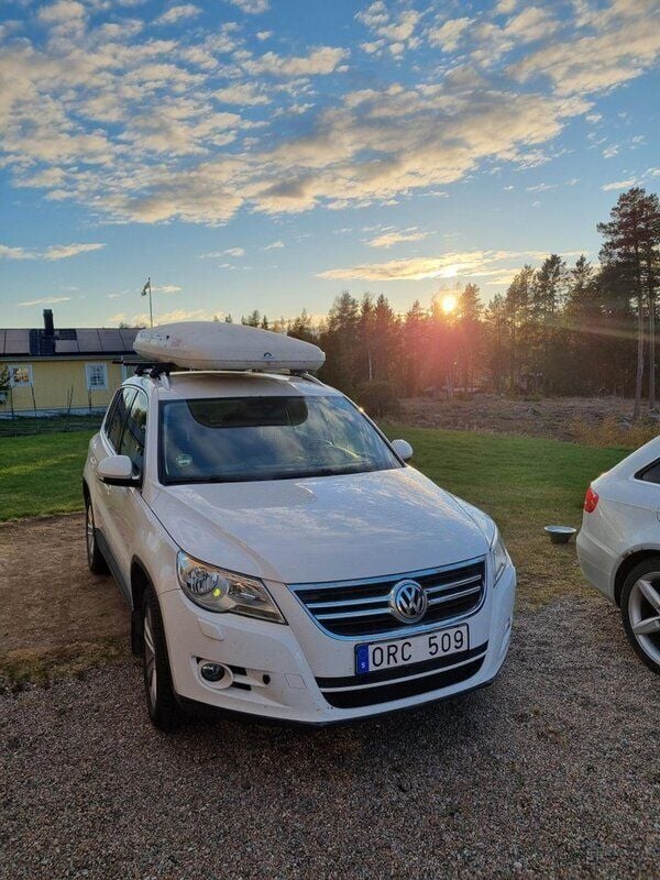 Vit Begagnad 2010 VW Tiguan Sportline SUV | 70 000 kr (Bra pris) - Bild 1/4