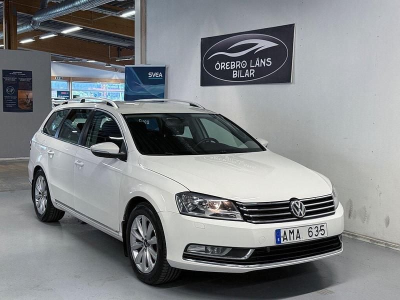 Vit Begagnad 2013 VW Passat Kombi | 84 900 kr (Marknadspris) - Bild 1/4