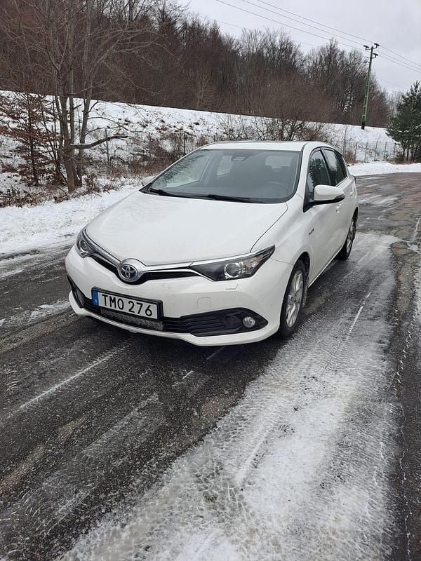 Begagnad Toyota Auris Hybrid 136 HK (100 kW) 2018