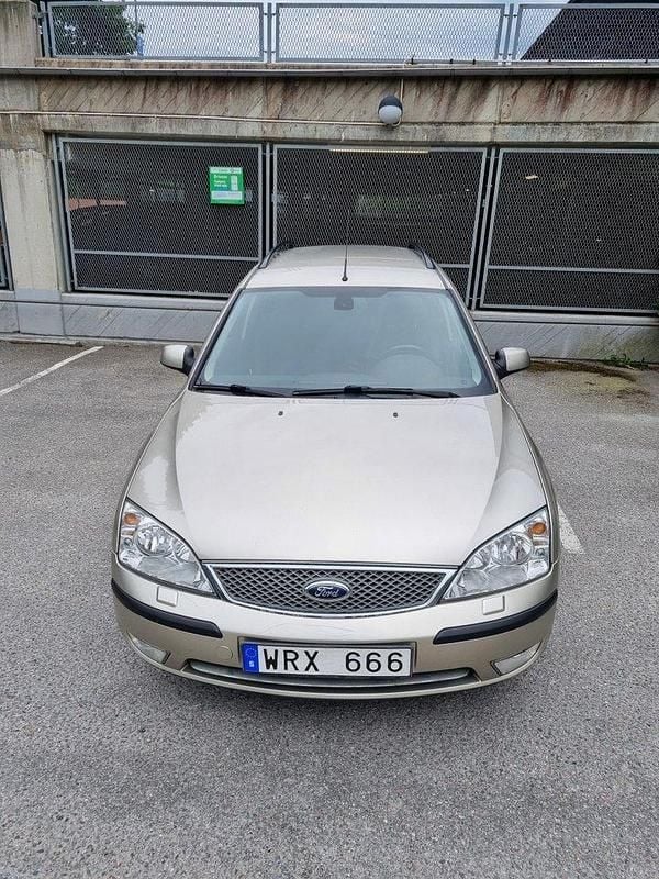 Silver Begagnad 2005 Ford Mondeo Kombi | 9 000 kr (Bra pris) - Bild 1/4
