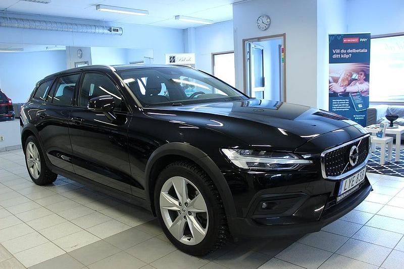 Begagnad Volvo V60 CC 197 HK (144 kW) 2021 Svart Kombi