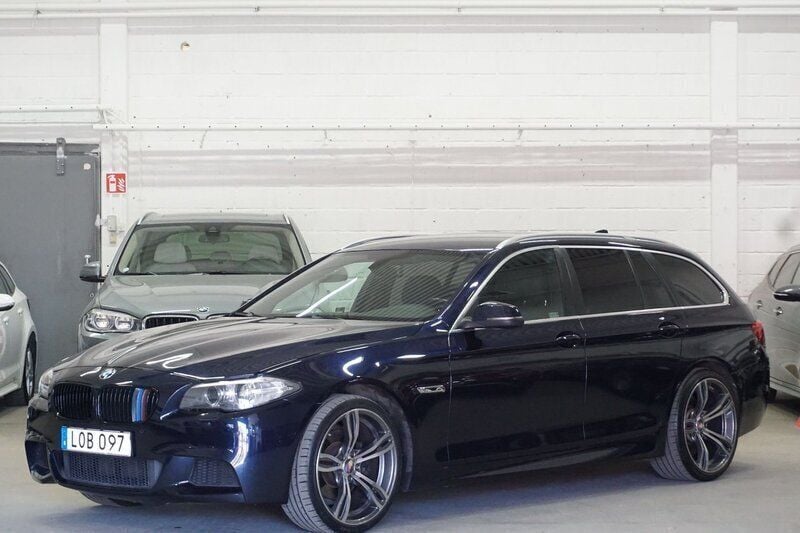 Blå Begagnad 2014 BMW 520 M Sport Kombi | 129 900 kr (Marknadspris) - Bild 1/4