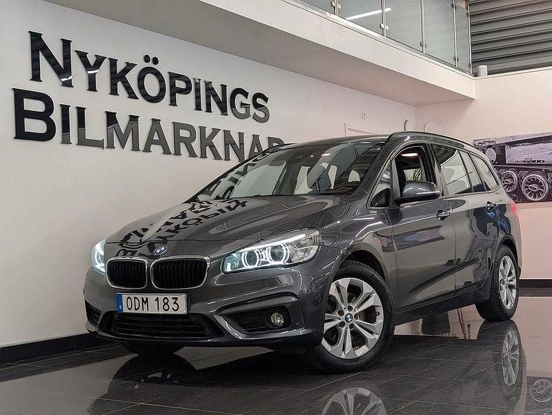 Grå Begagnad 2016 BMW 218 Gran Tourer Advantage Minibuss | 149 900 kr (Dyr) - Bild 1/4