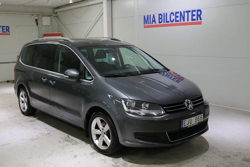 Grå Begagnad 2011 VW Sharan Minibuss | 99 000 kr (Marknadspris) - Bild 1/3