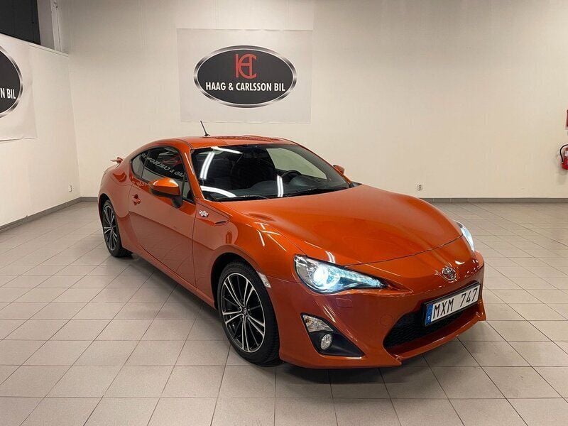 Orange Begagnad 2012 Toyota GT86 GT Sportkupé | 239 000 kr - Bild 1/4
