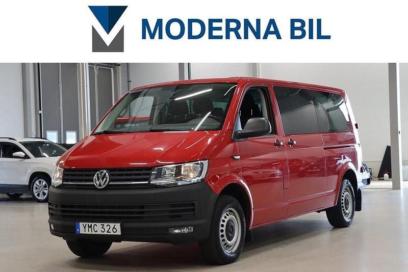 Röd Begagnad 2018 VW Caravelle Minibuss | 279 900 kr (Bra pris) - Bild 1/4