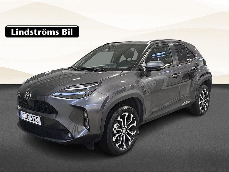 Mörkgrå (grå) Begagnad 2024 Toyota Yaris Hybrid Active SUV | 319 900 kr (Lite dyr) - Bild 1/3