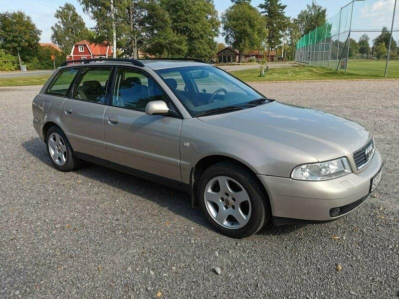 Begagnad Audi A4 Comfort 150 HK (110 kW) 2000 Ljusbrun Kombi